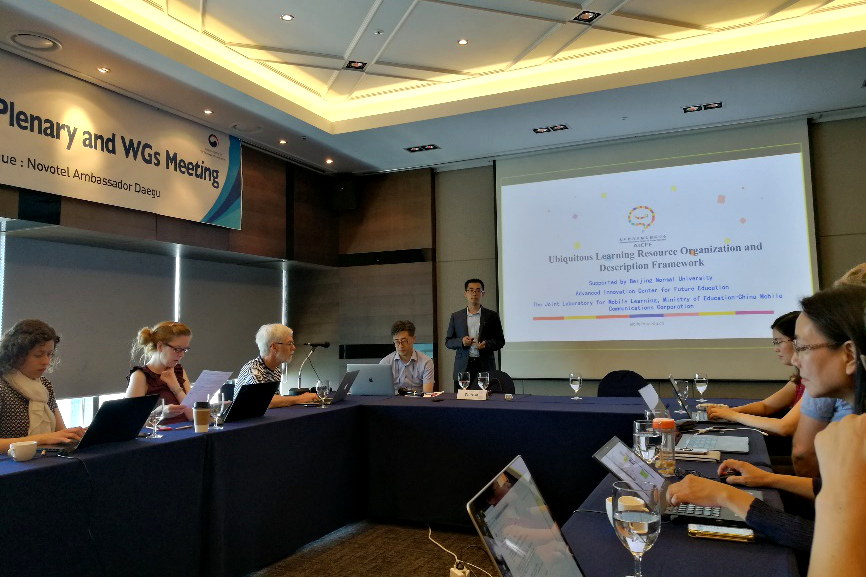 图 14 国际专家听取学习元国际标准草案汇报并参与讨论.png