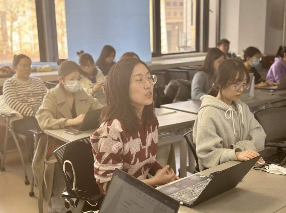 图2 与会学生表达就业需求.jpg