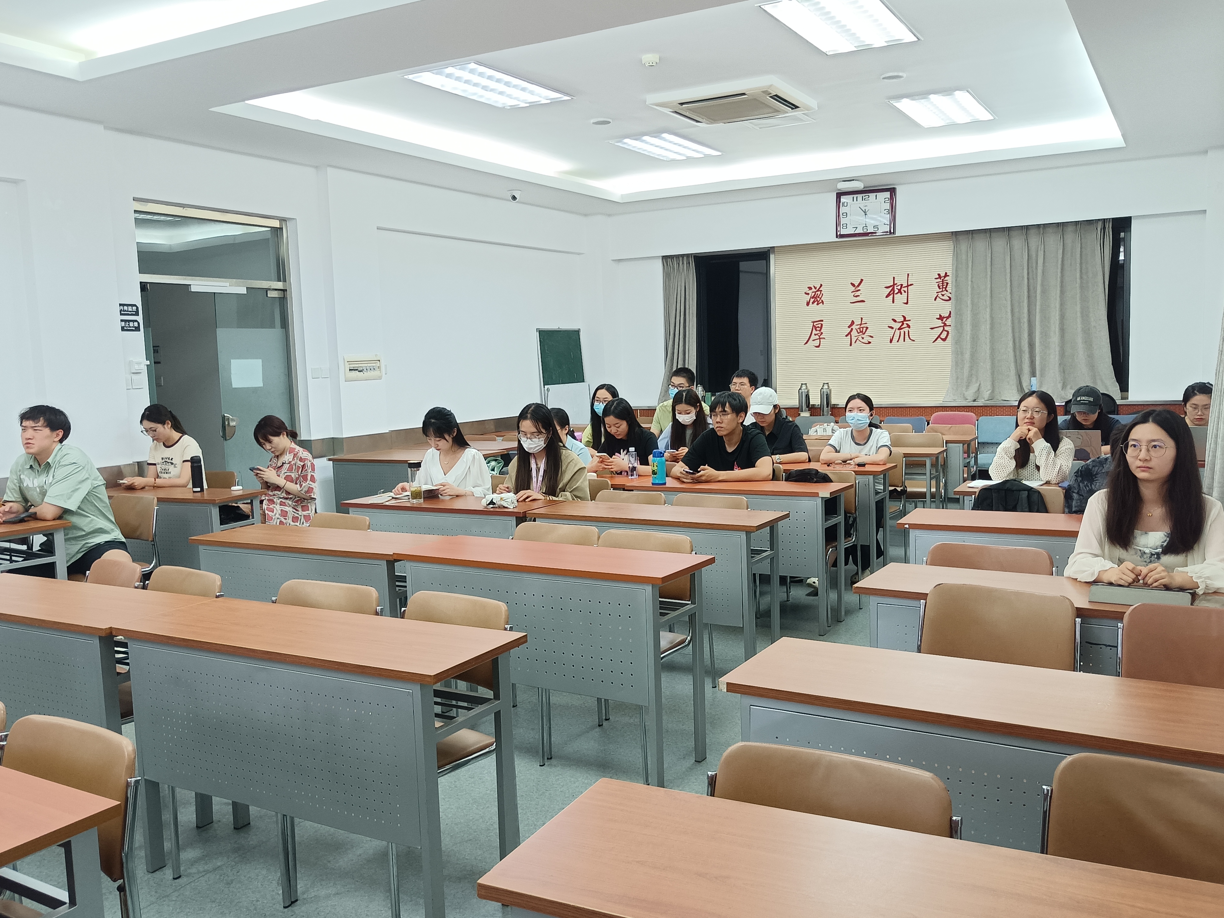 图2 会议活动现场(1).jpg