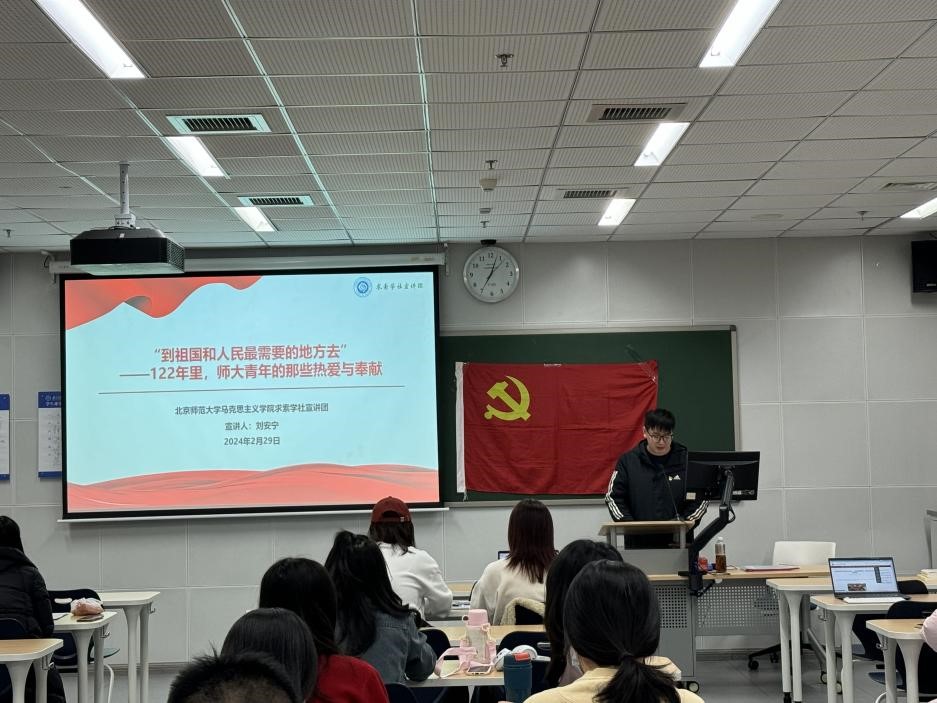 图1 刘安宁进行主题宣讲.jpg