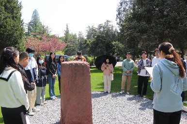 图8 北师大支部及清华支部成员共同参观三院遗址.jpg