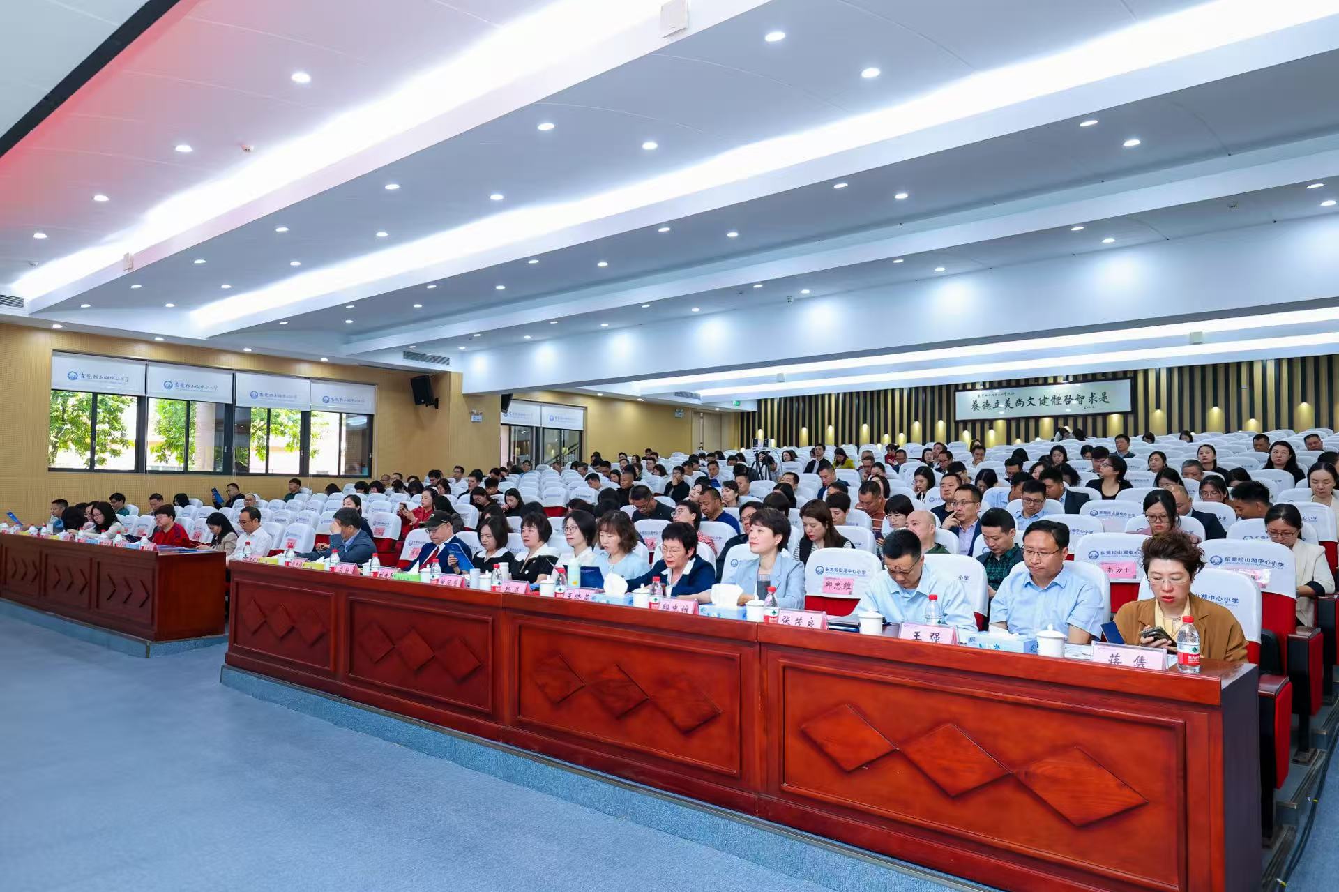 图1 会场图片.jpg