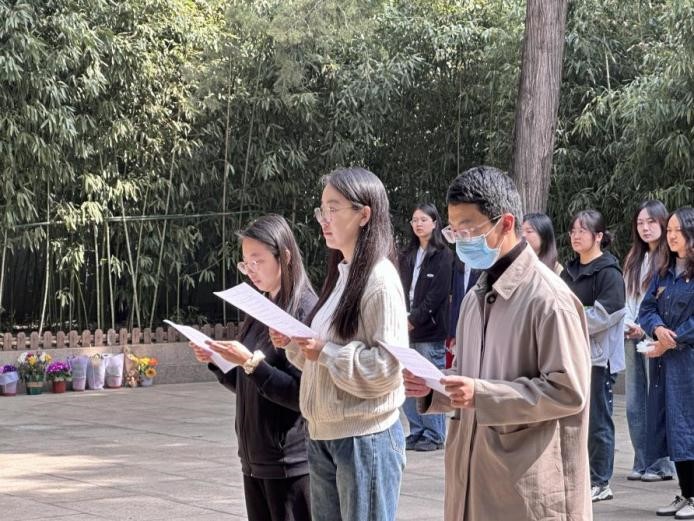 图3 青春节选朗诵.jpg