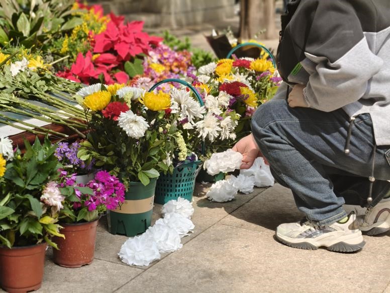 图5 敬献小百花.jpg