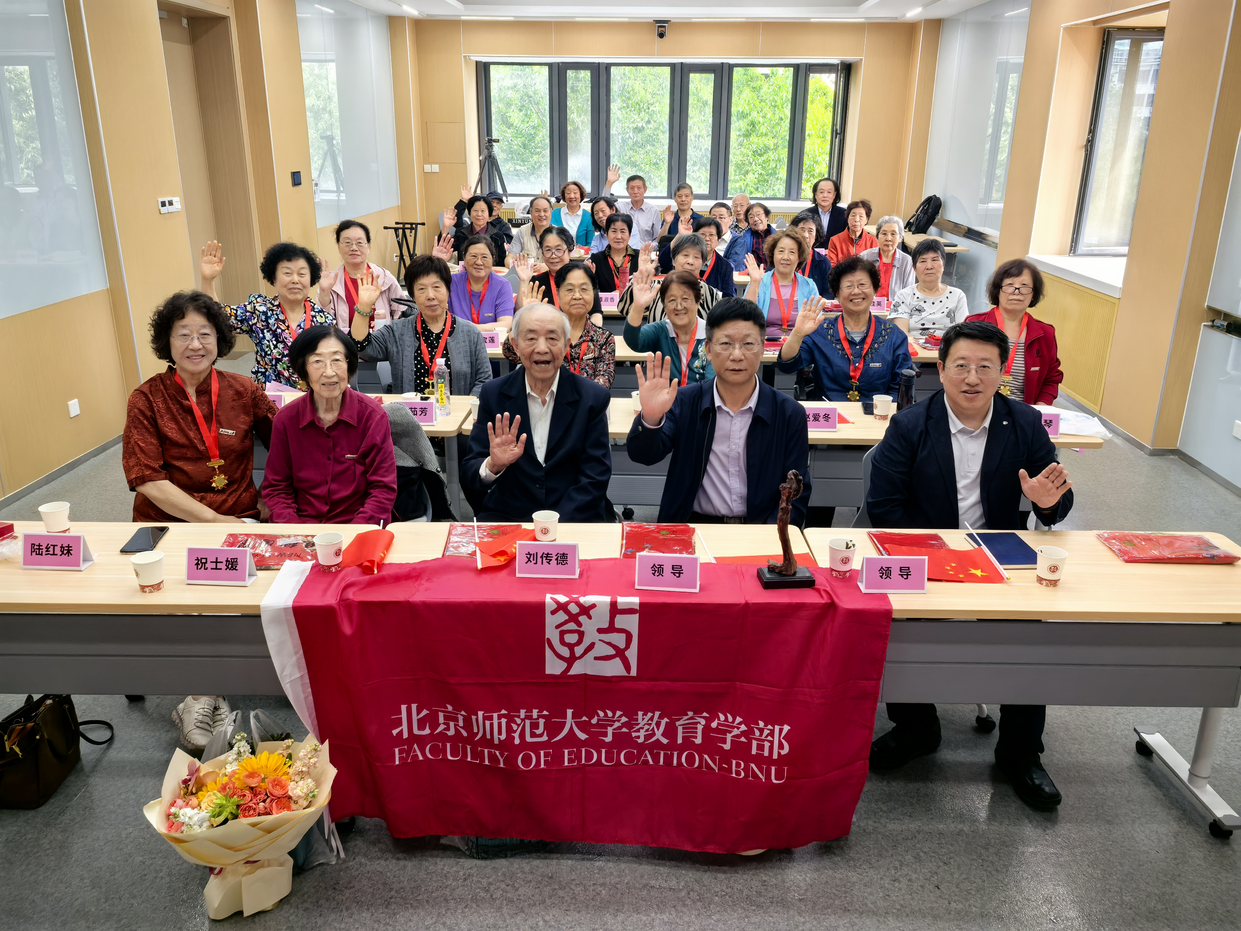 校友 毕业50周年活动合影.jpg