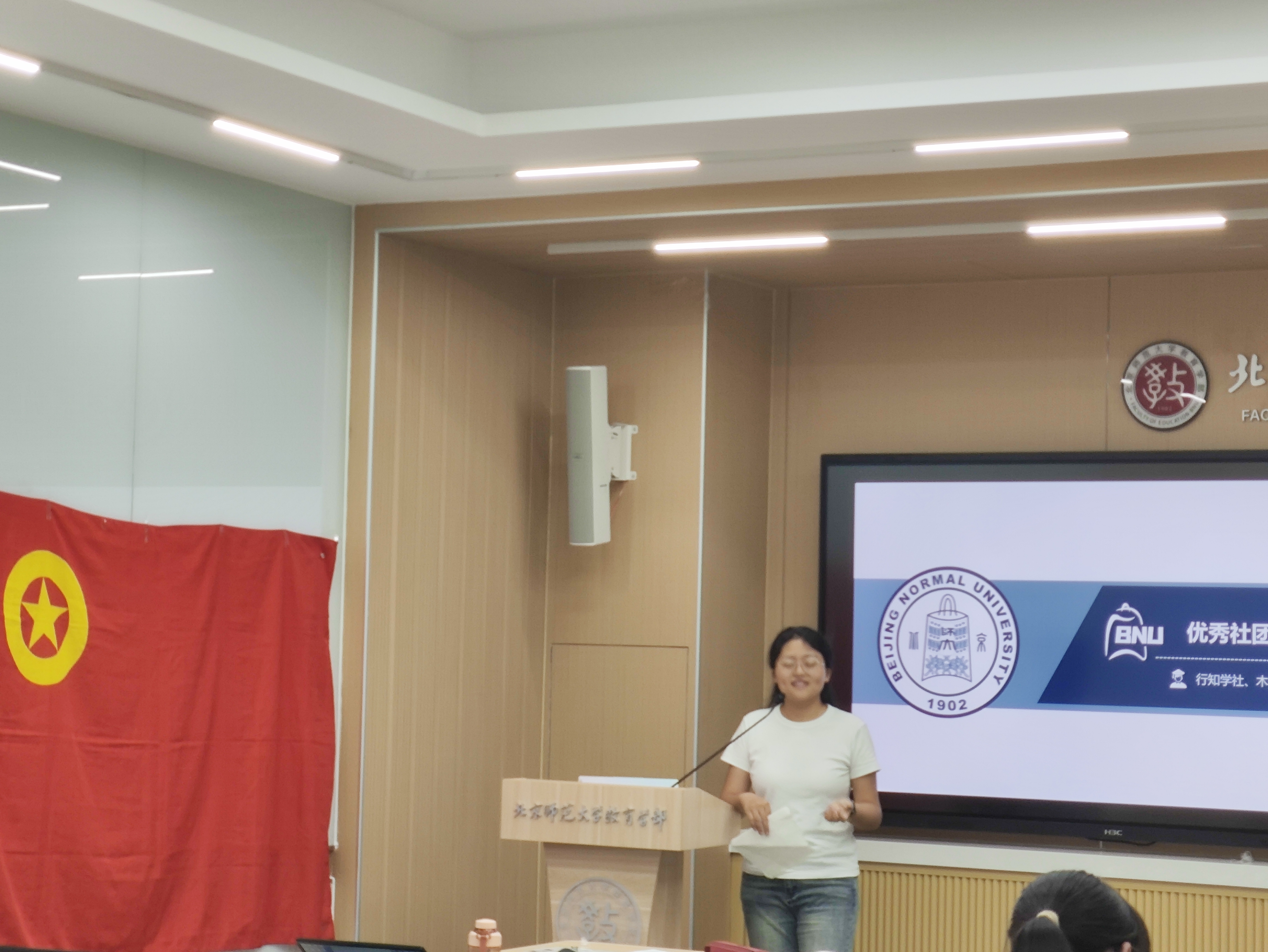 图2 优秀社团社长进行经验分享.jpg