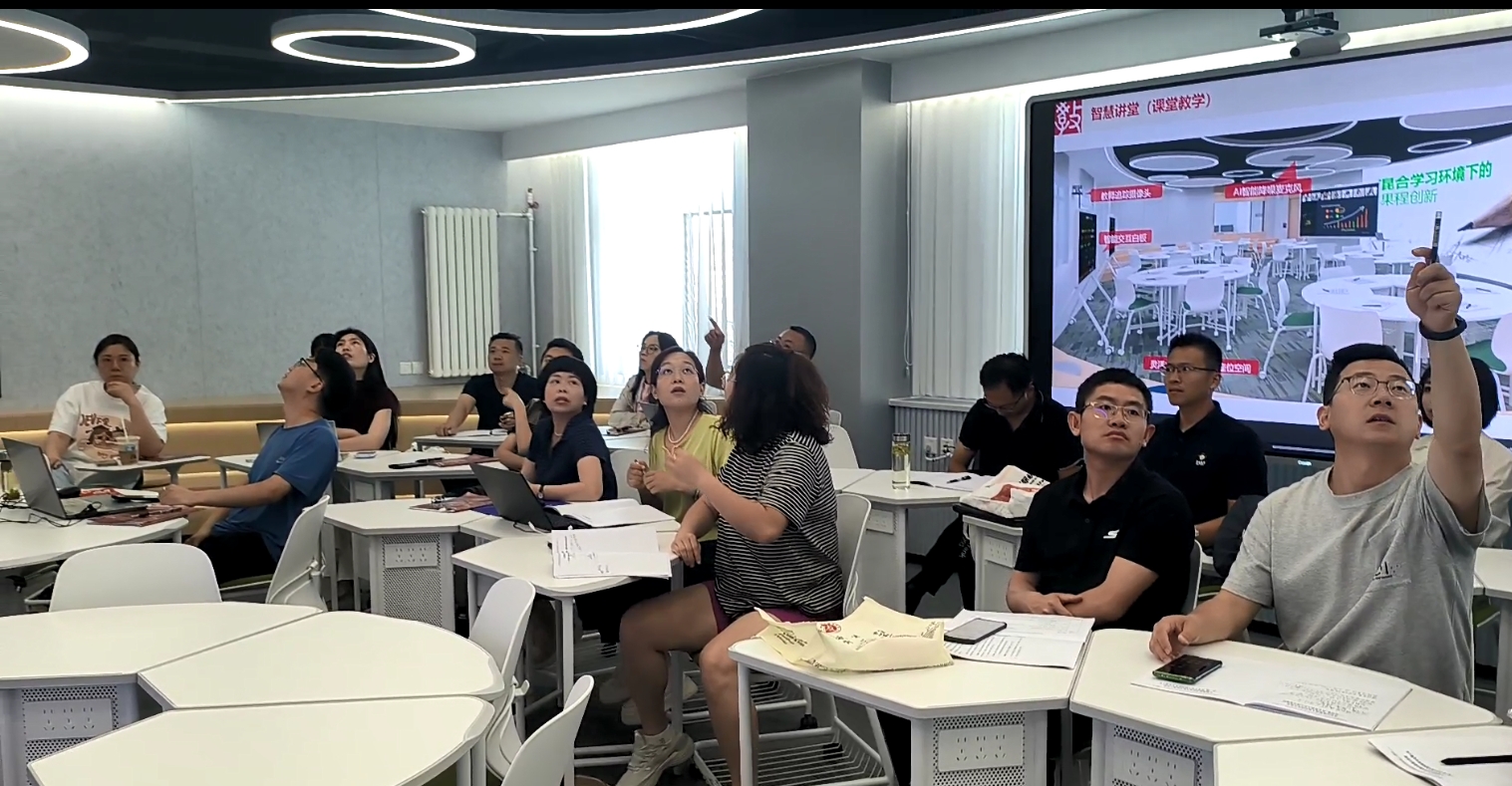 13-教育学部黄一橙博士ai 赋能教学应用实践工作坊.jpg