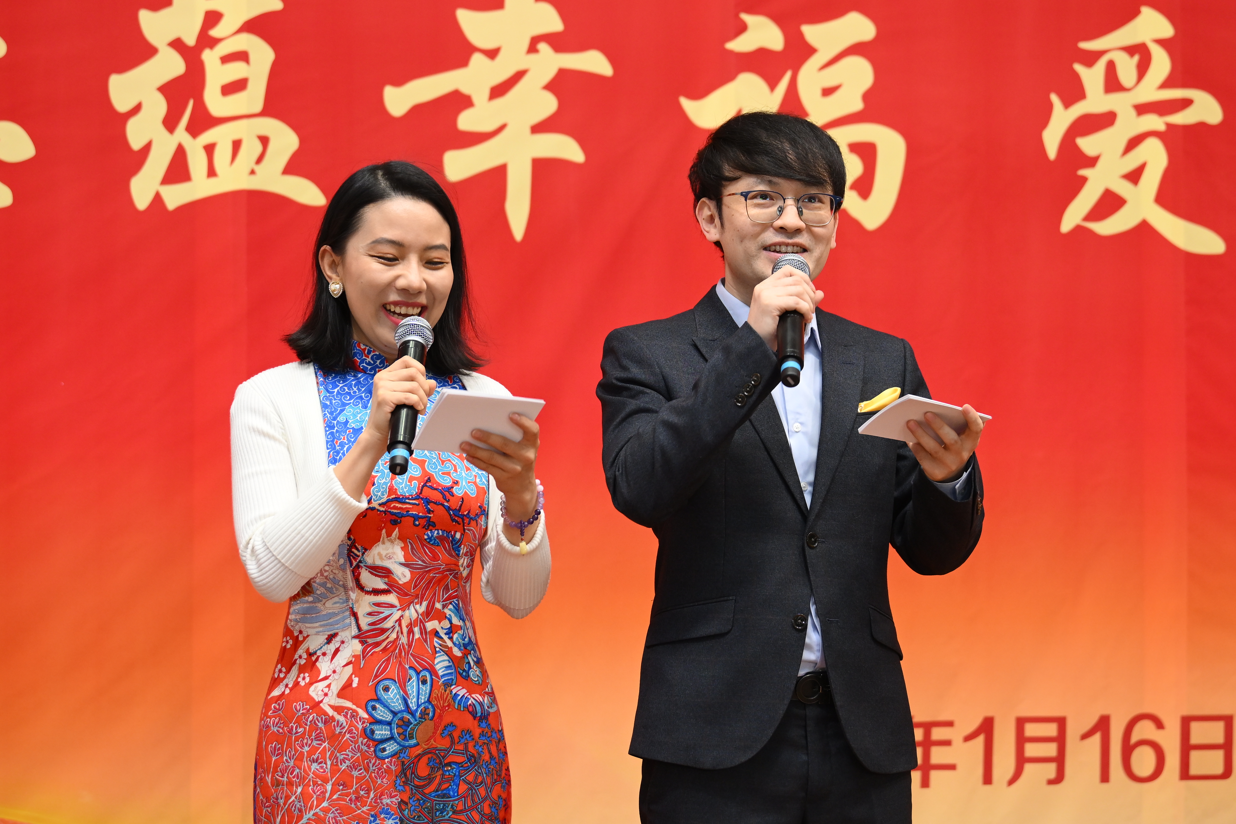 新年表彰会主持人林可、王凯.jpg