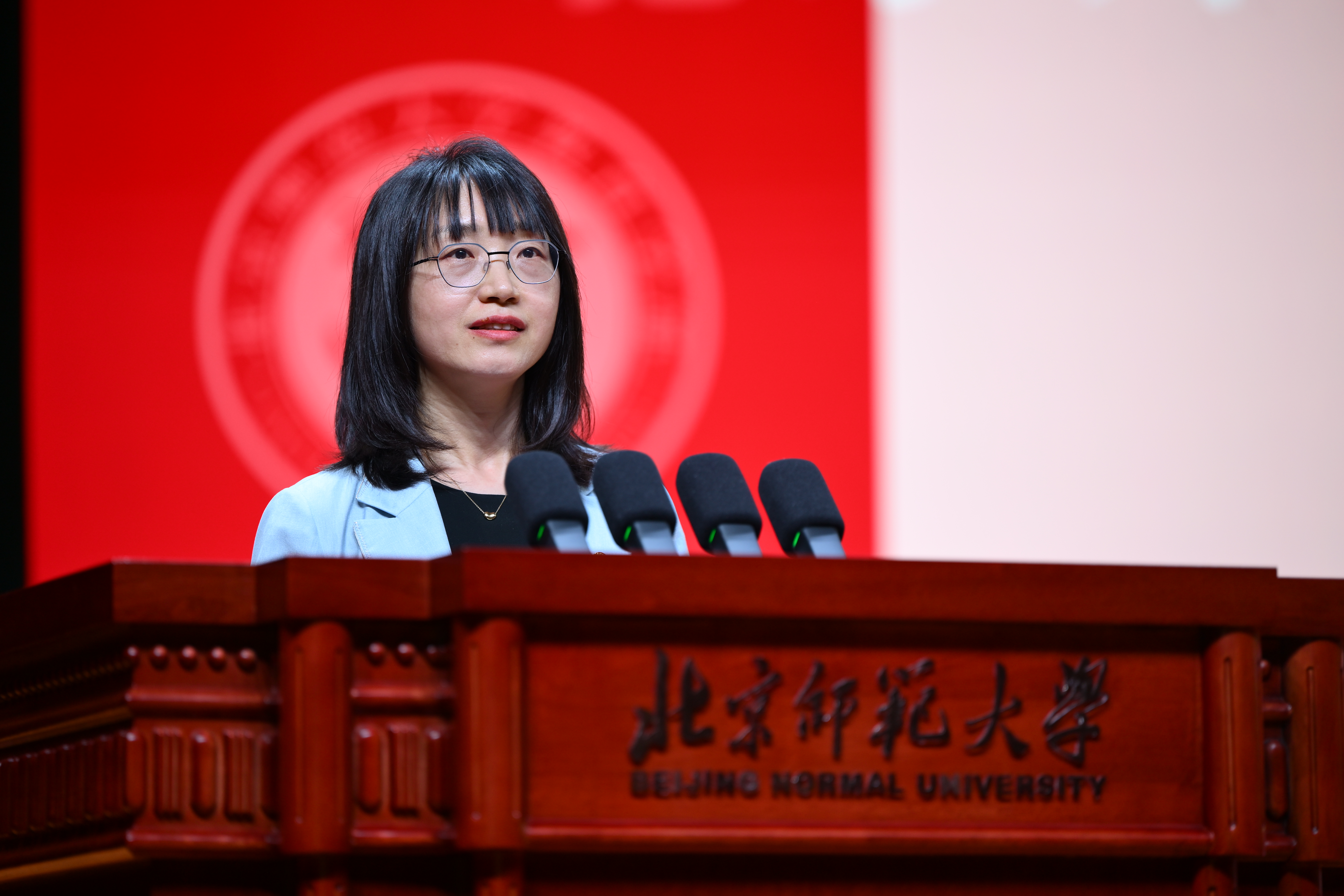 党委副书记刘立老师主持.jpg