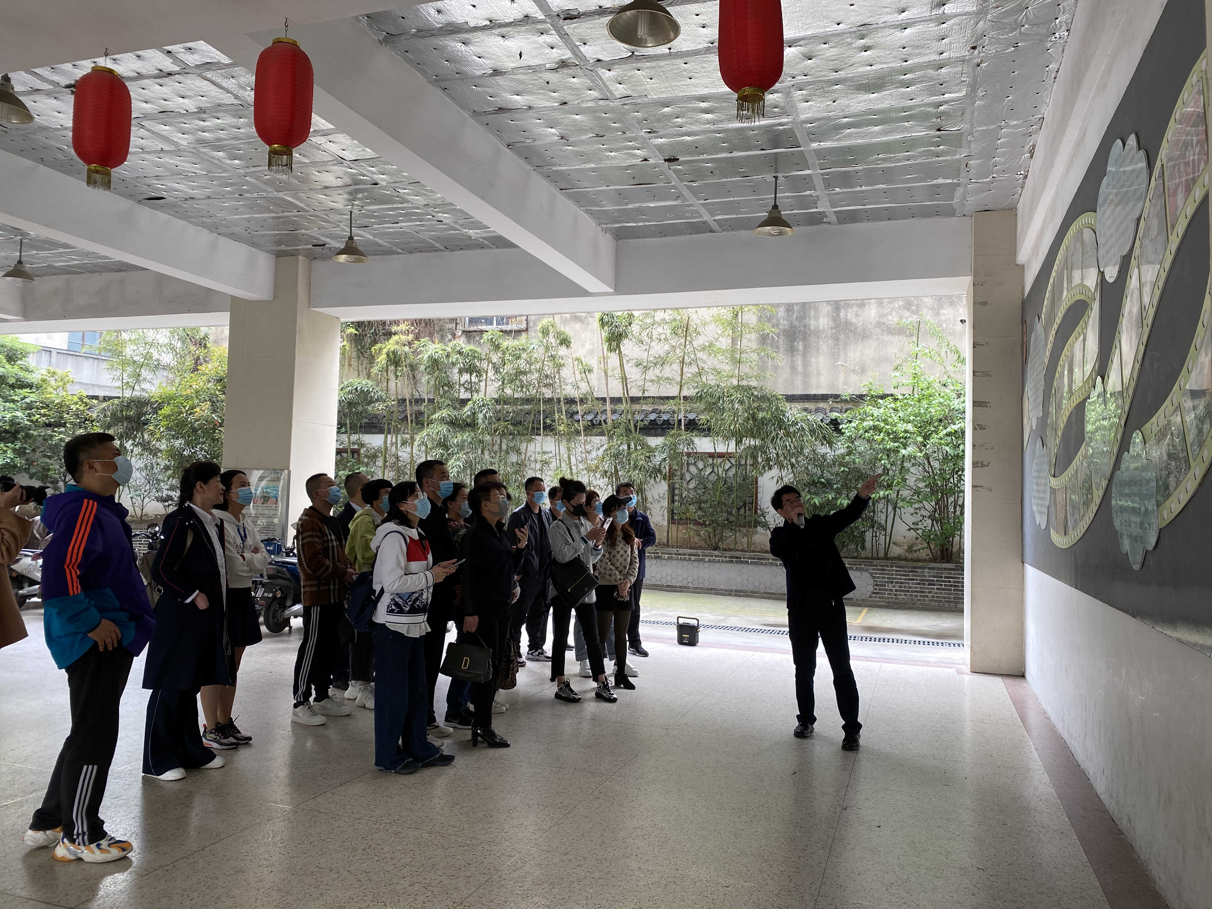 4唐开权校长介绍东关小学的办学情况.jpg
