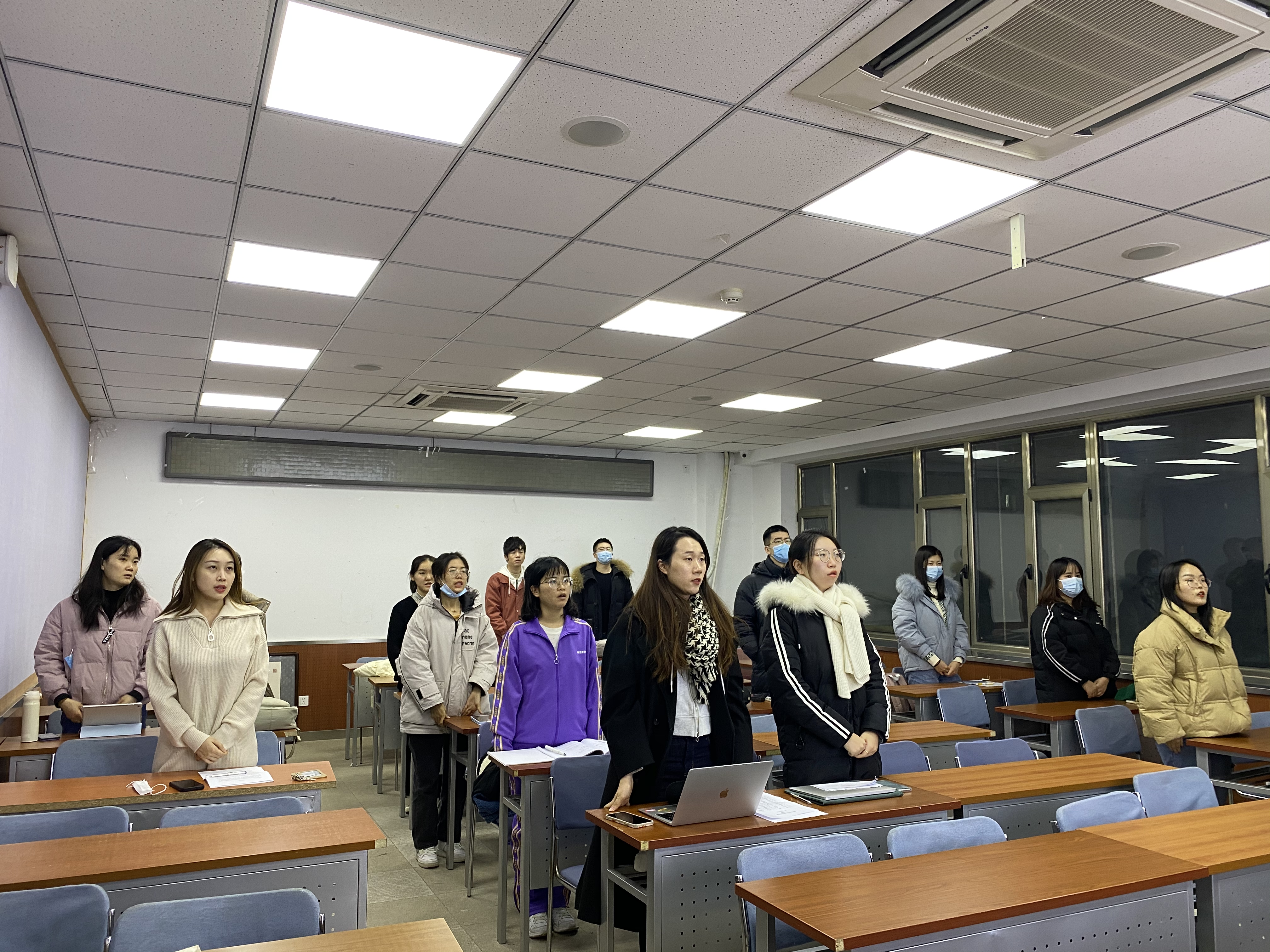 图2 奏唱《国际歌》.jpeg
