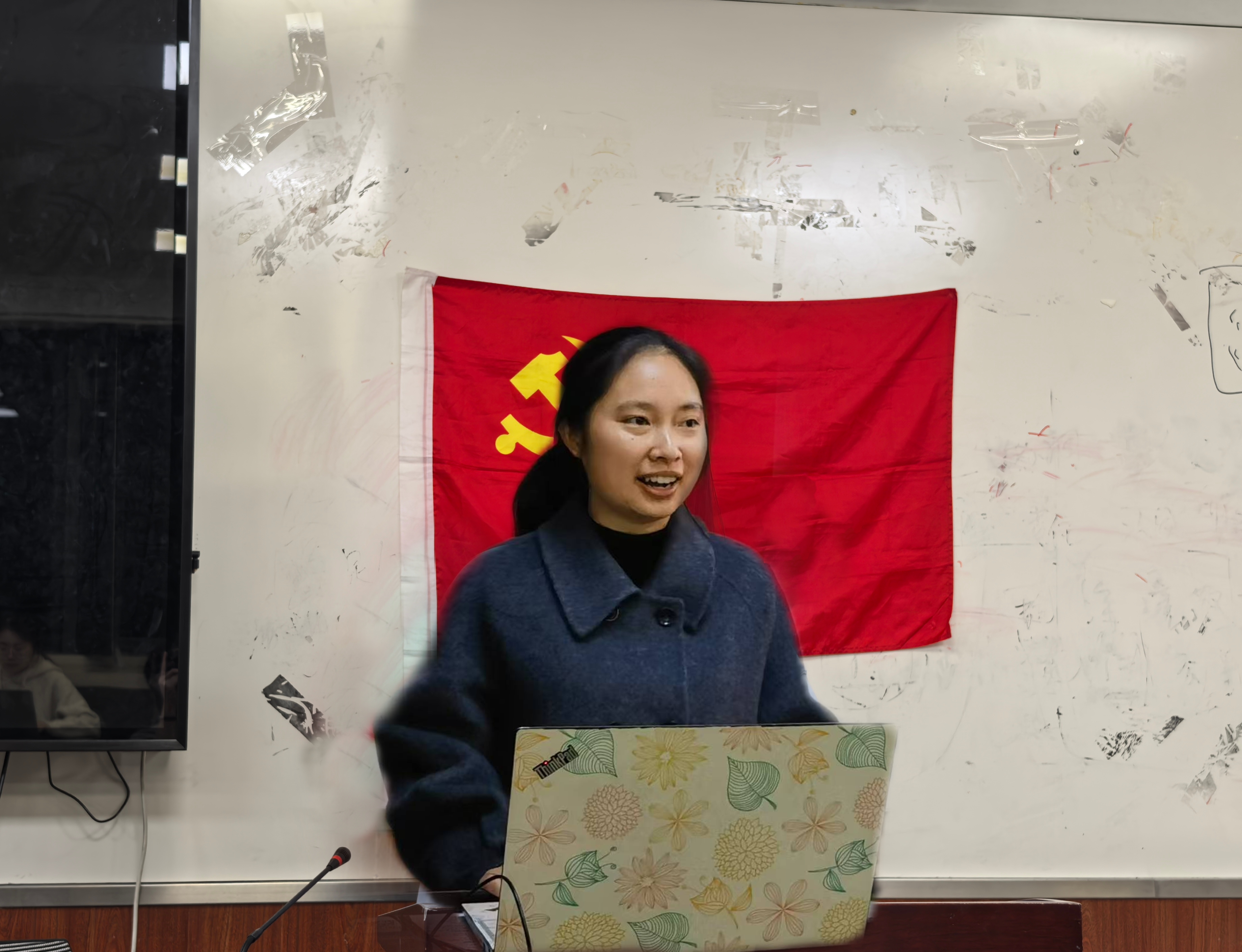 图2 支部书记康钰钏作汇报.jpg