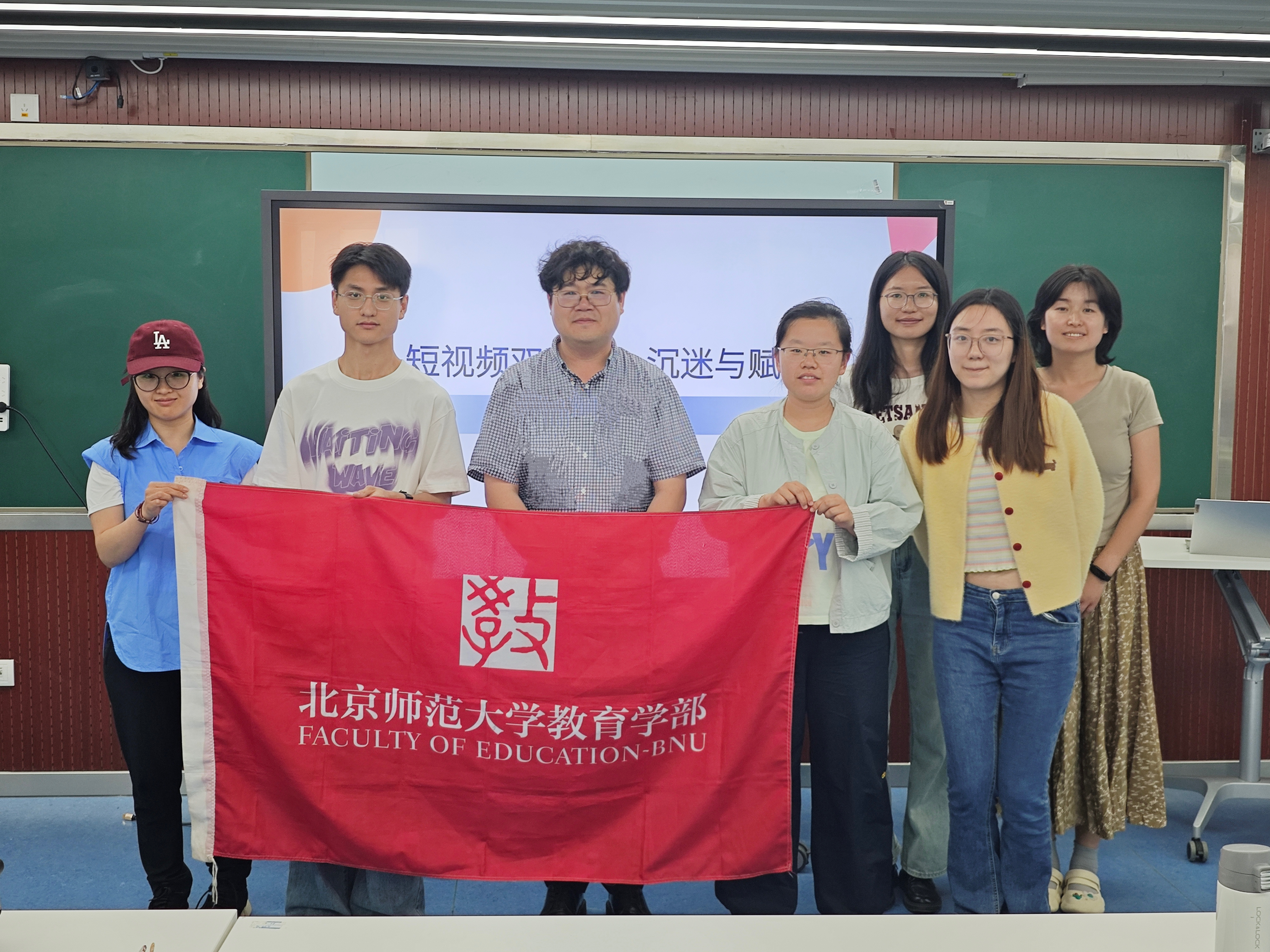图2 第一期讲座合影留念.jpg