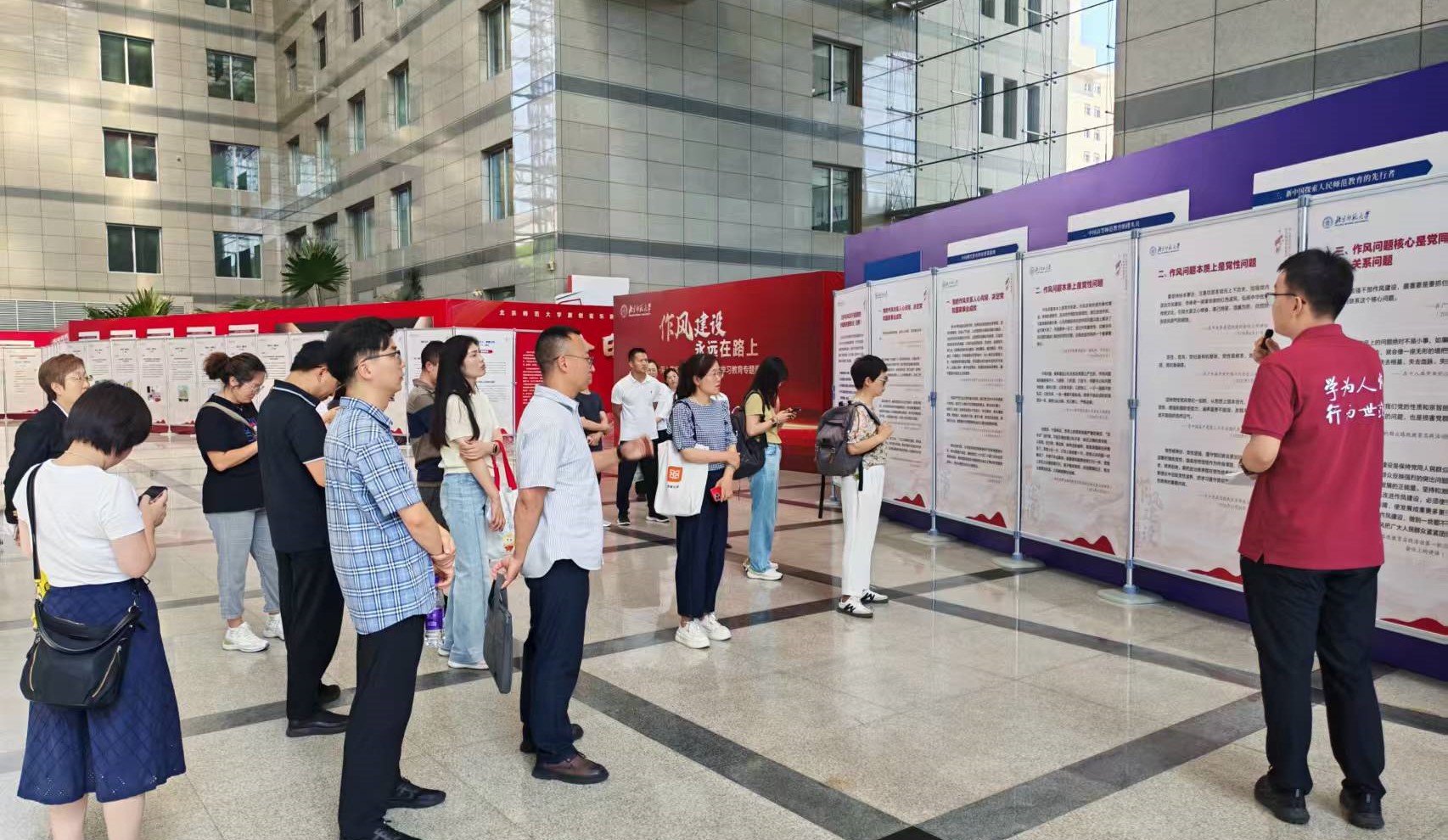 20-中央八项规定精神学习教育专题展览现场教学.jpg
