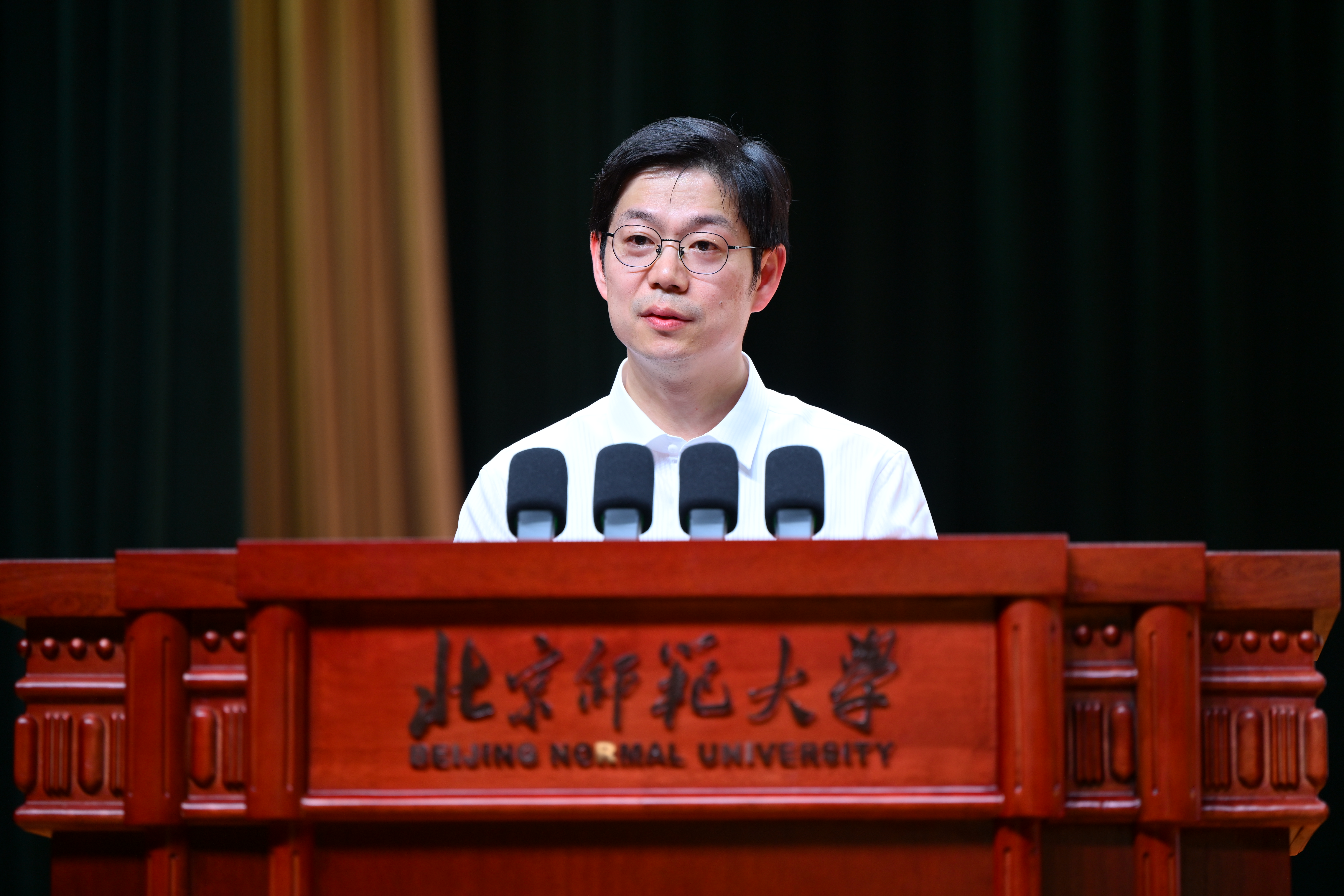 教师代表蔡苏副教授致辞.jpg
