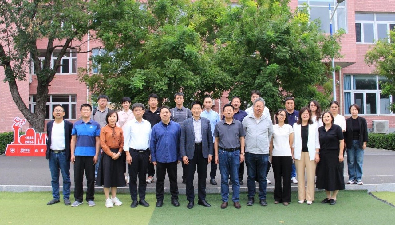 1.研讨会与会人员合影.jpg