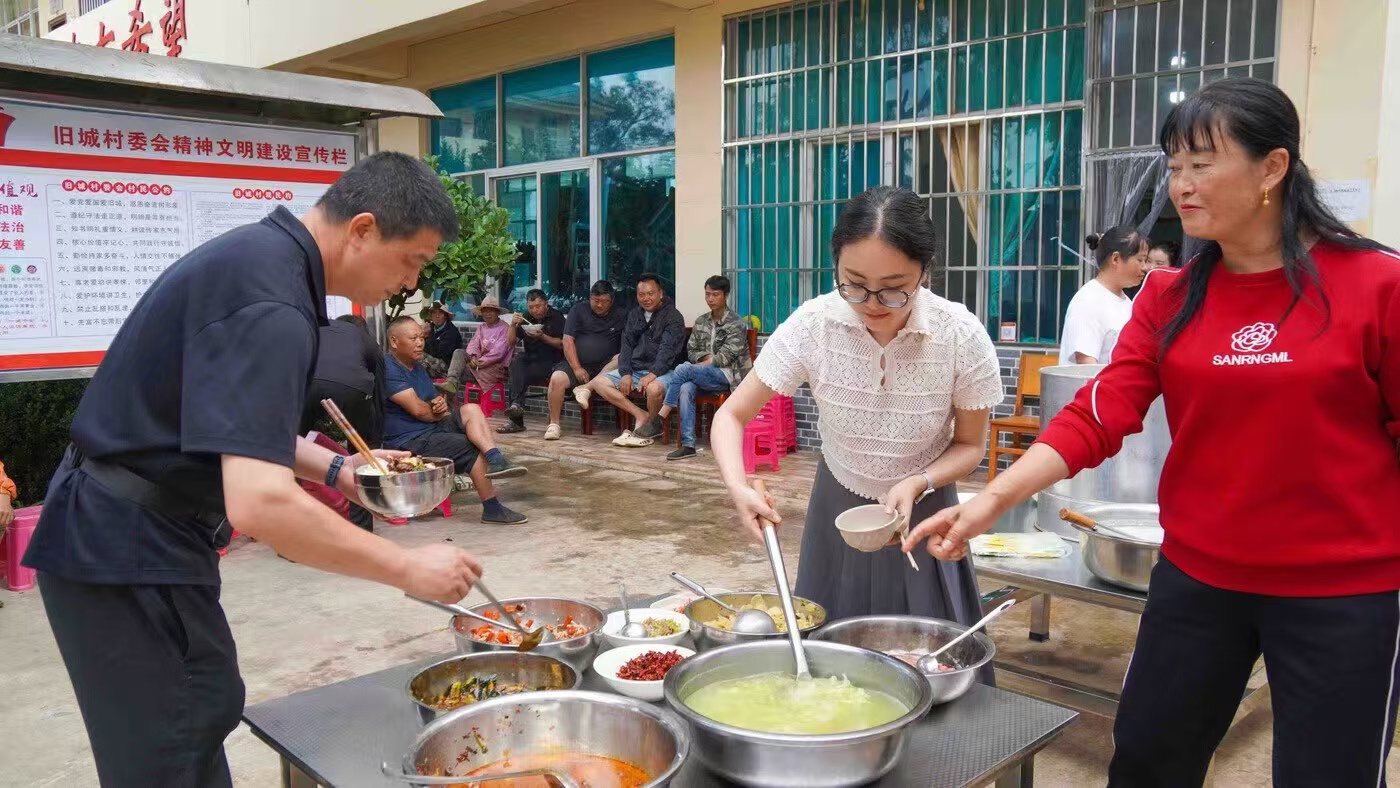 在旧城村办食堂帮厨2.jpg