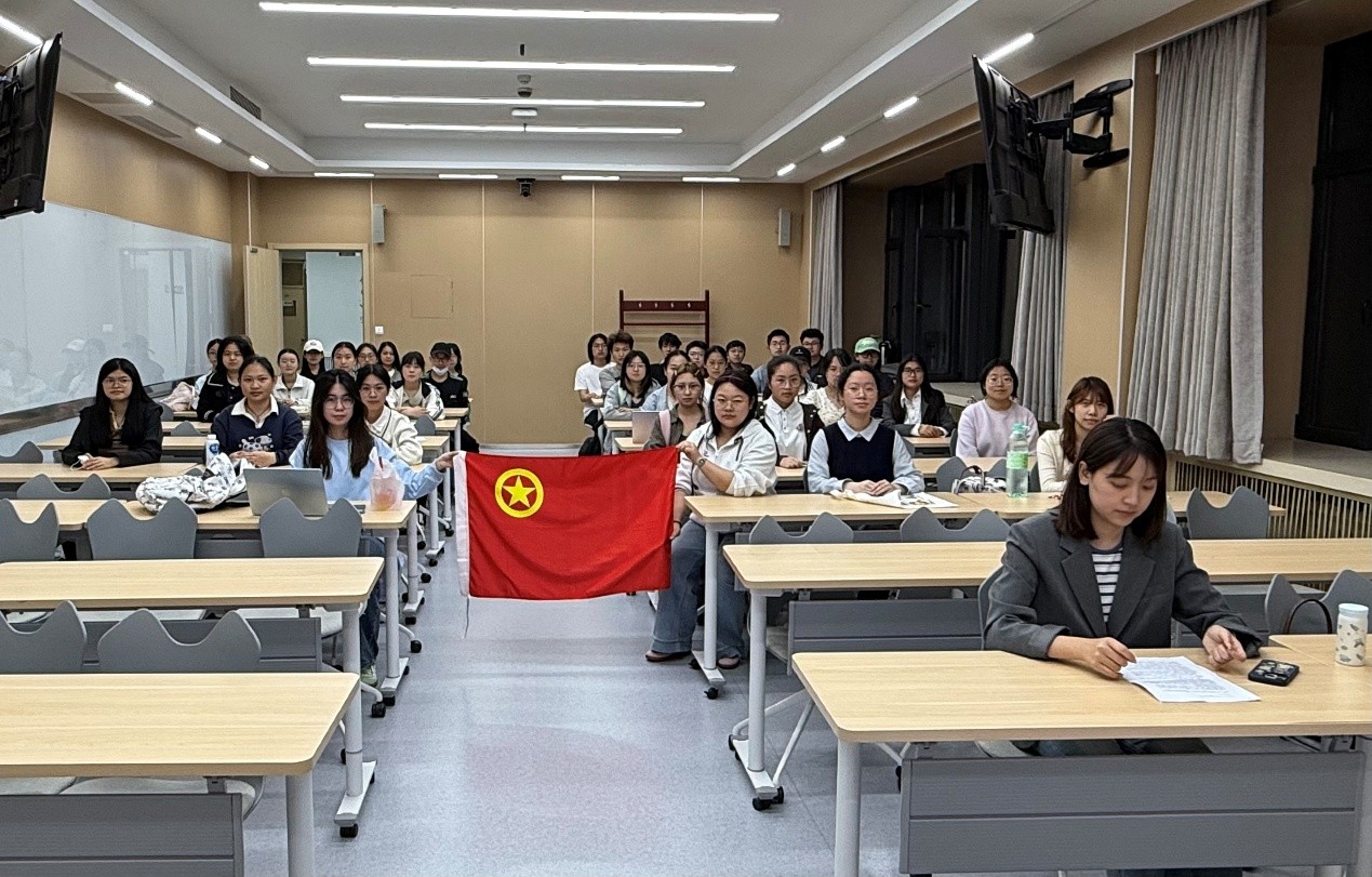 图1 班级合影.jpg