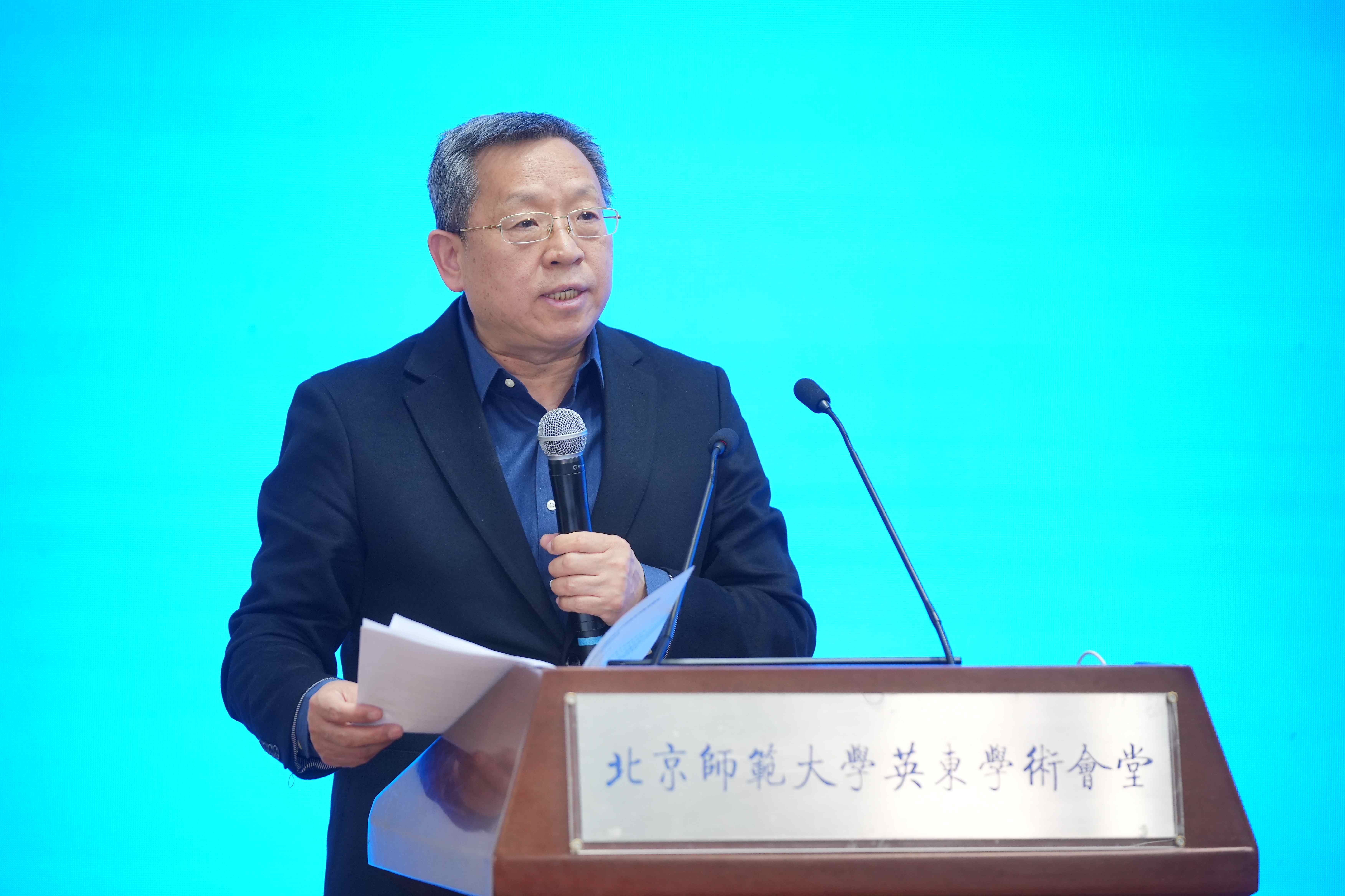 15朱旭东主持.jpg