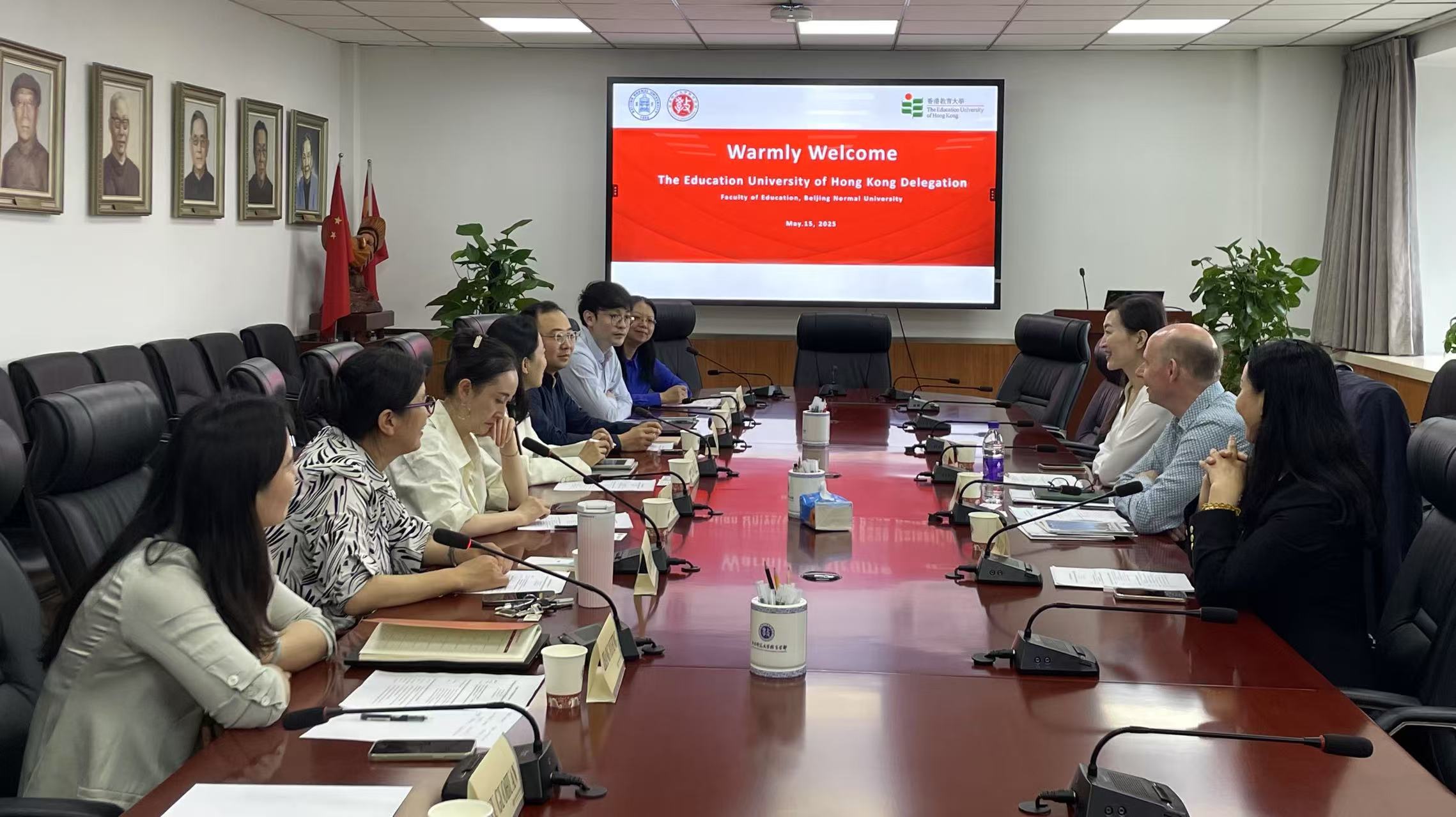 座谈会.jpg