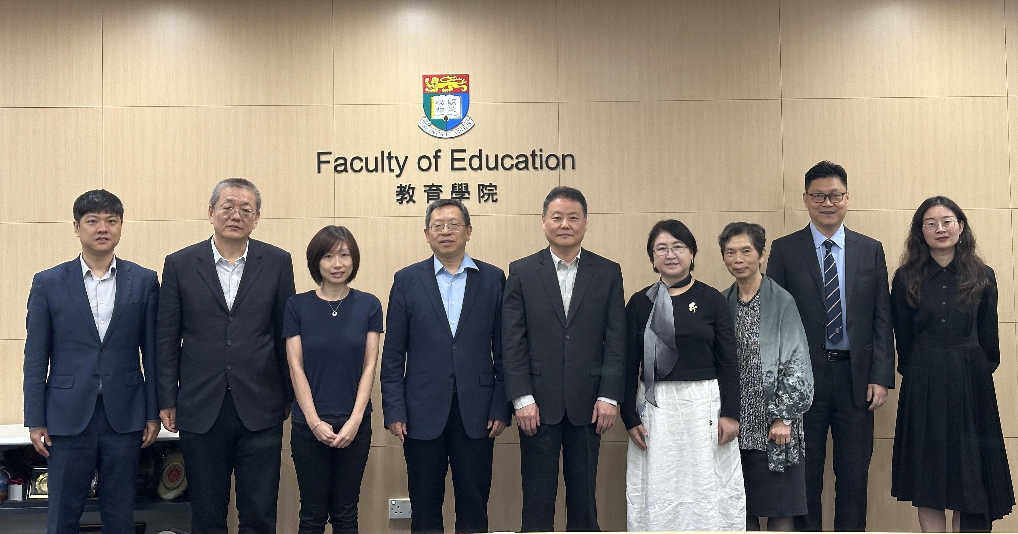 香港大学座谈照片.jpg
