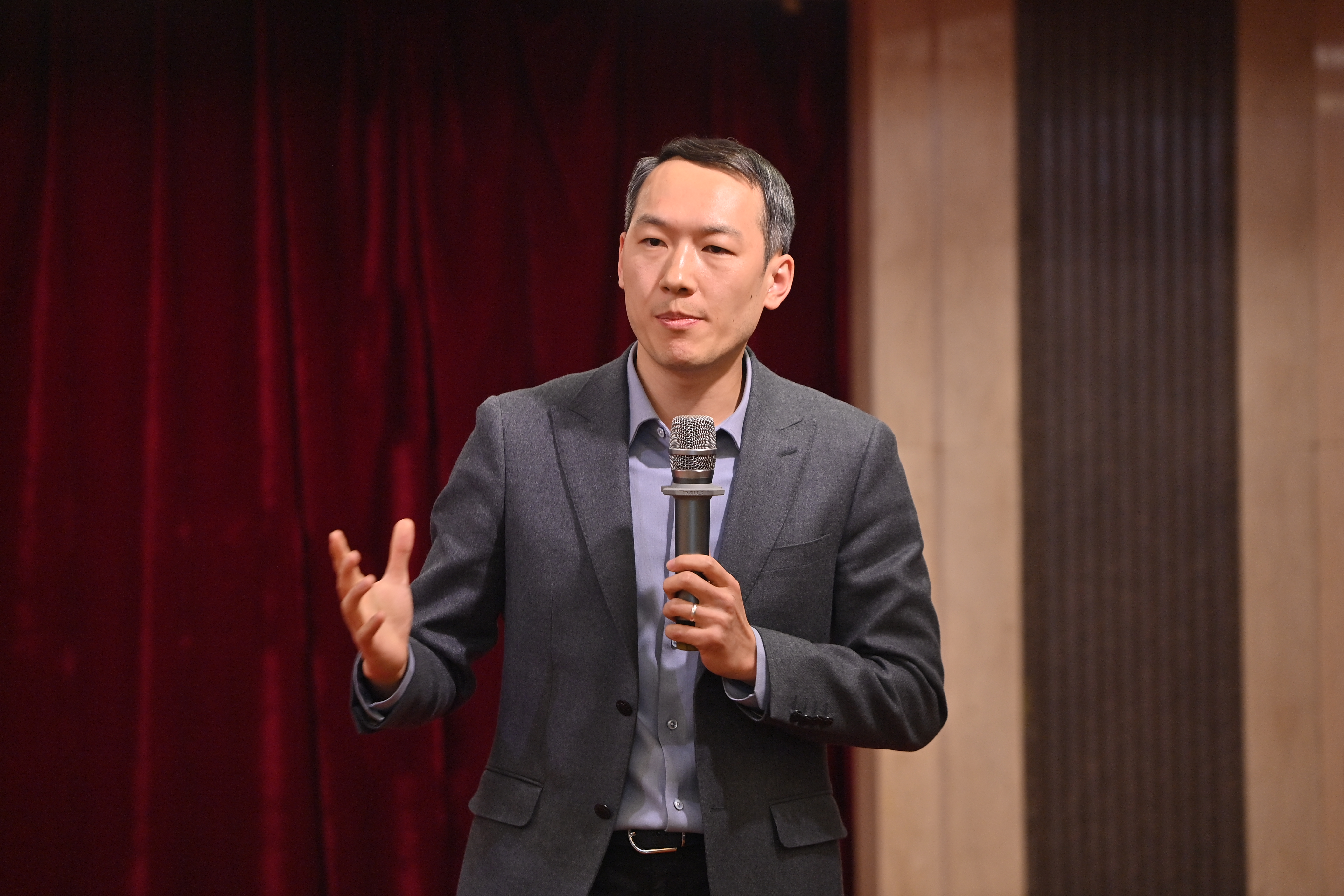 李廷洲.jpg