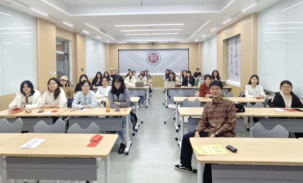 图3 全体师生合影.png
