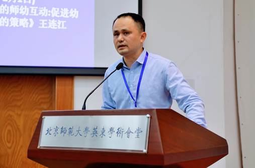 图片包含 人员, 室内, 男士, 墙壁
描述已自动生成