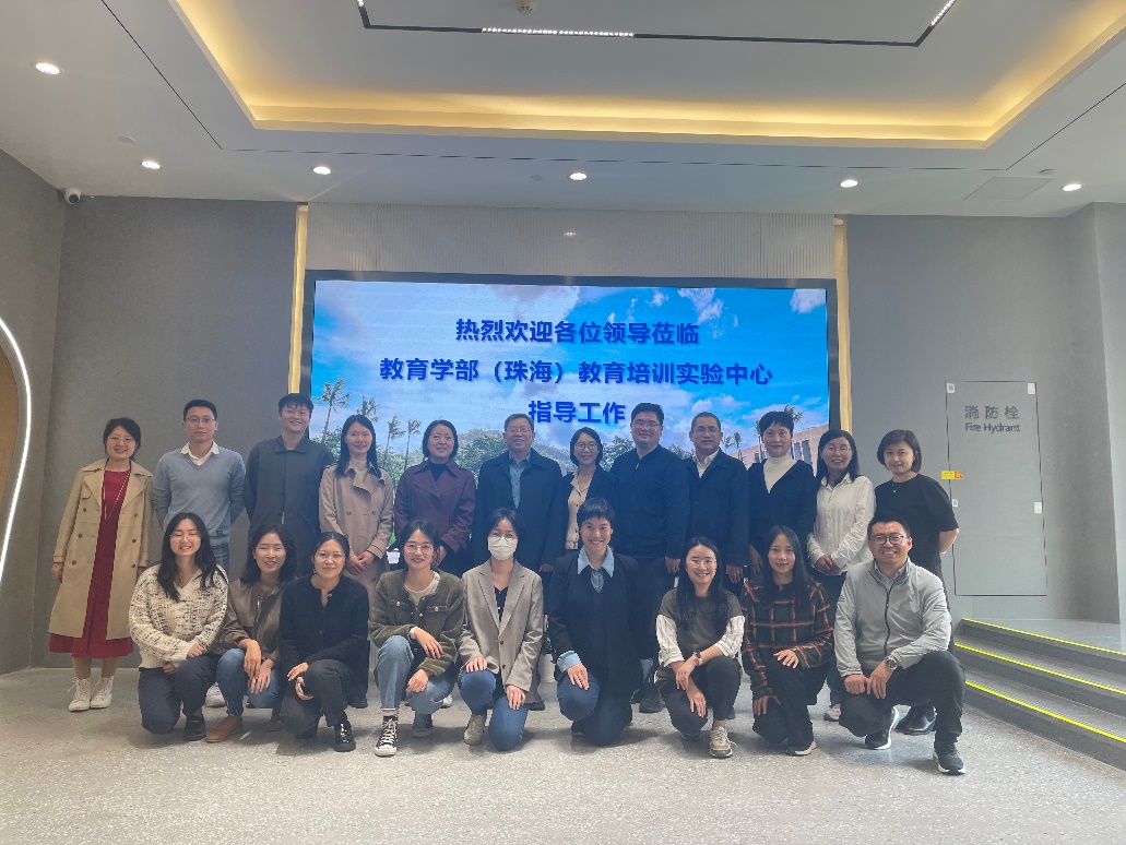 教育科技中心教师座谈会合影.jpg