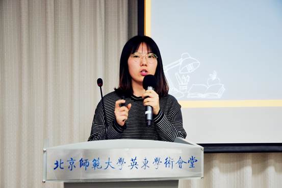图片包含 墙壁, 人员, 室内, 妇女
描述已自动生成