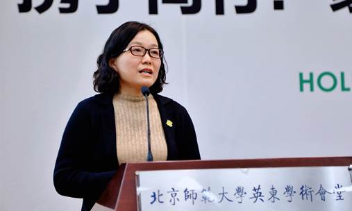 图片包含 人员, 墙壁, 室内
描述已自动生成
