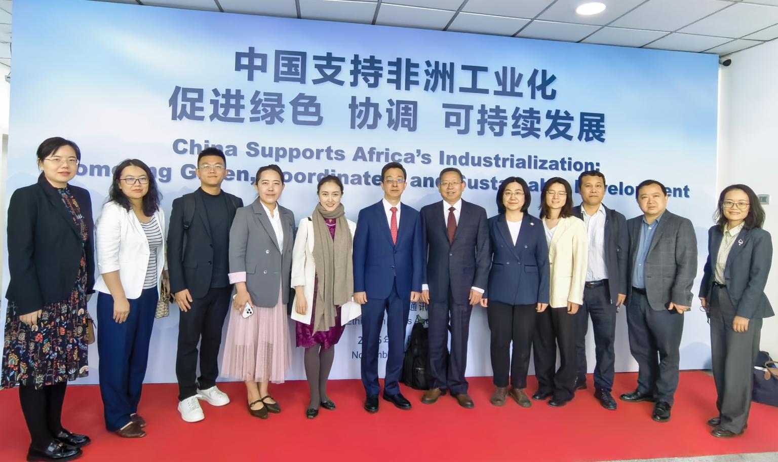 图片2 合影.jpg