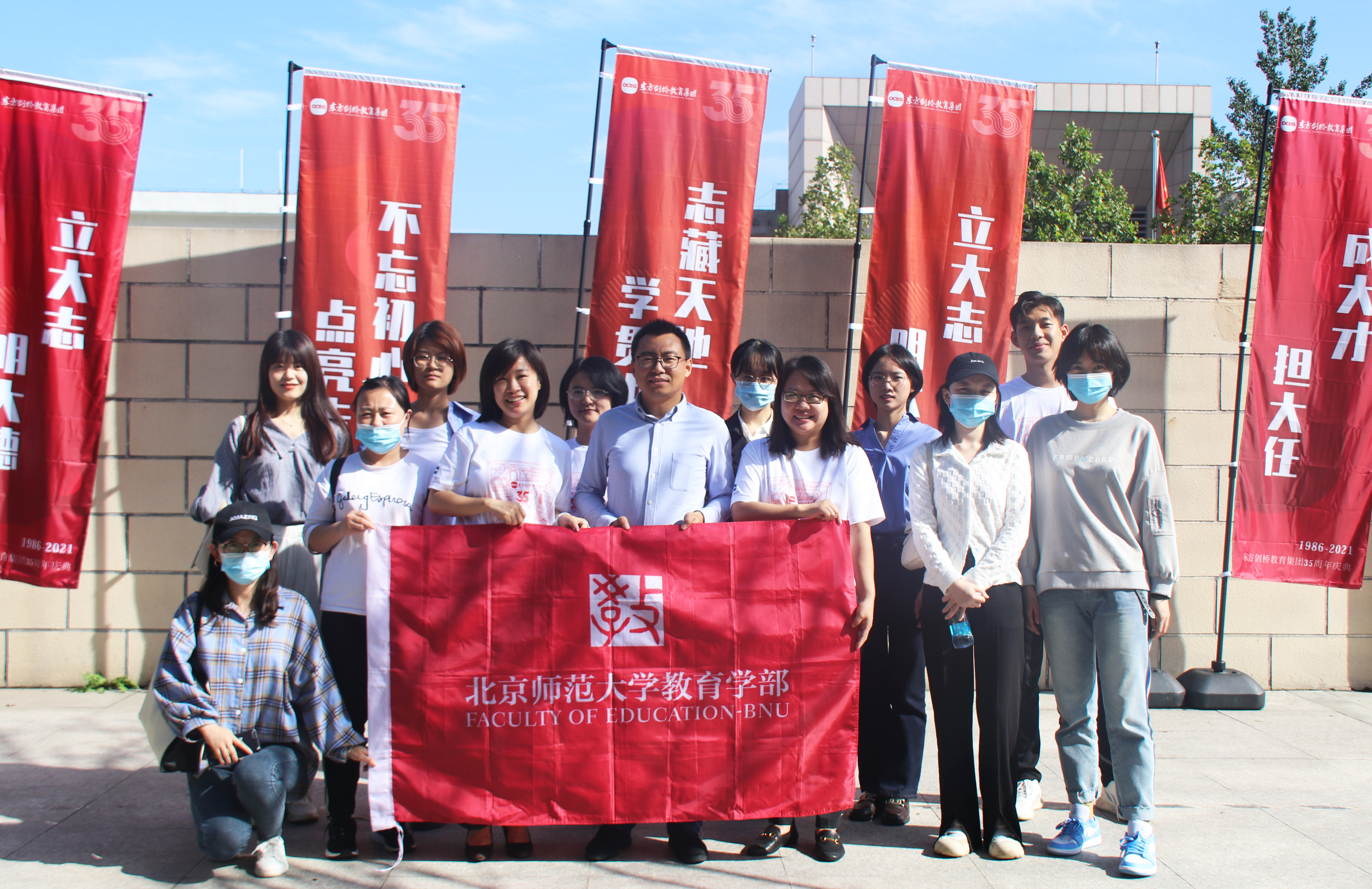 9. 参访人员合影留念.jpg