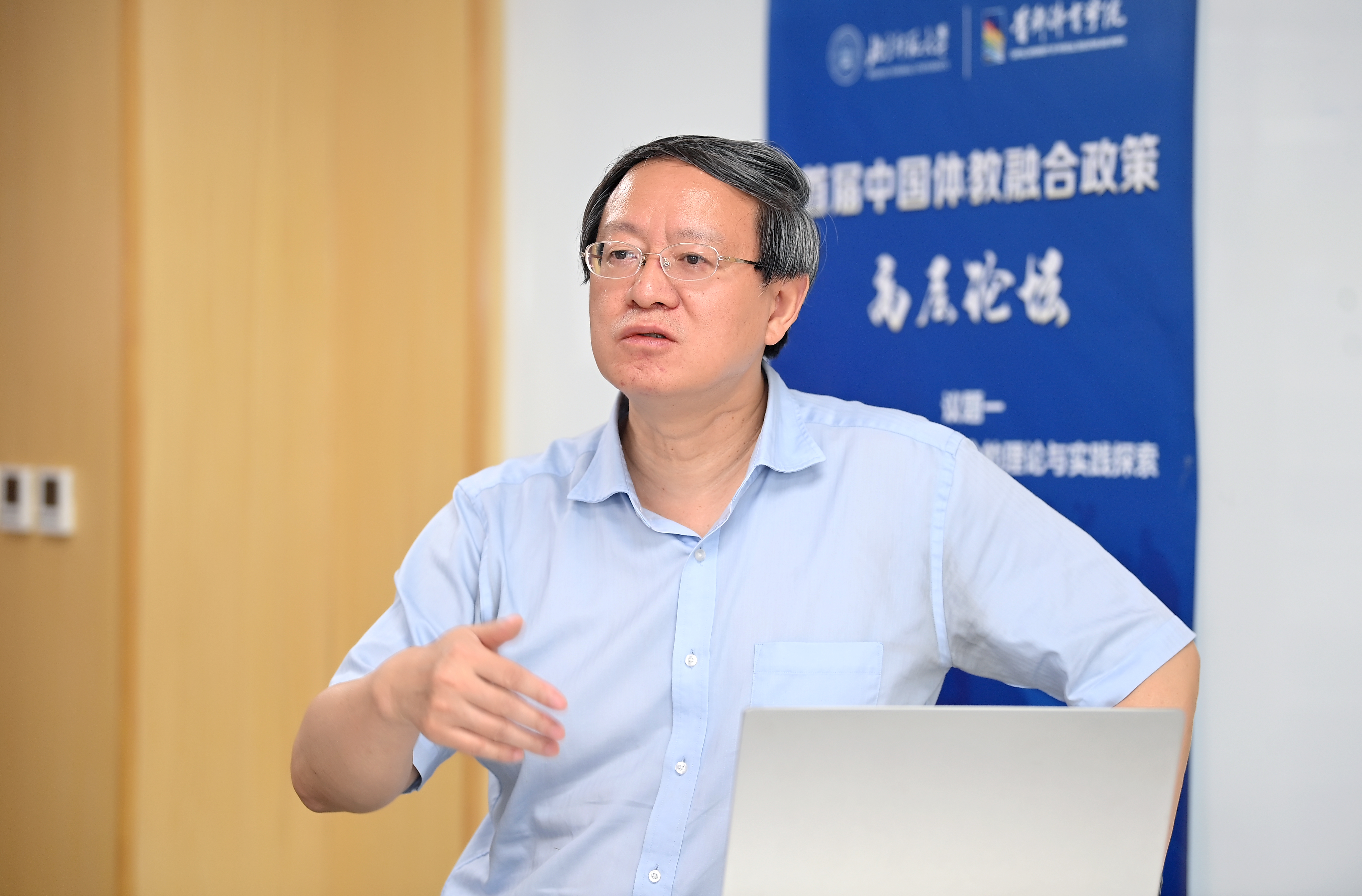 高峰校长.jpg