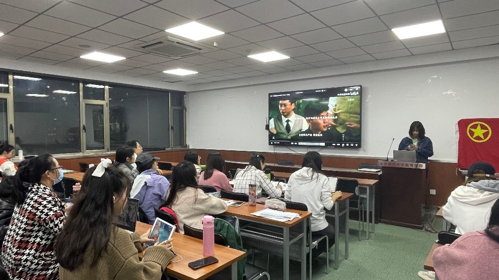 图2 同学们观看相关影视片段.jpg