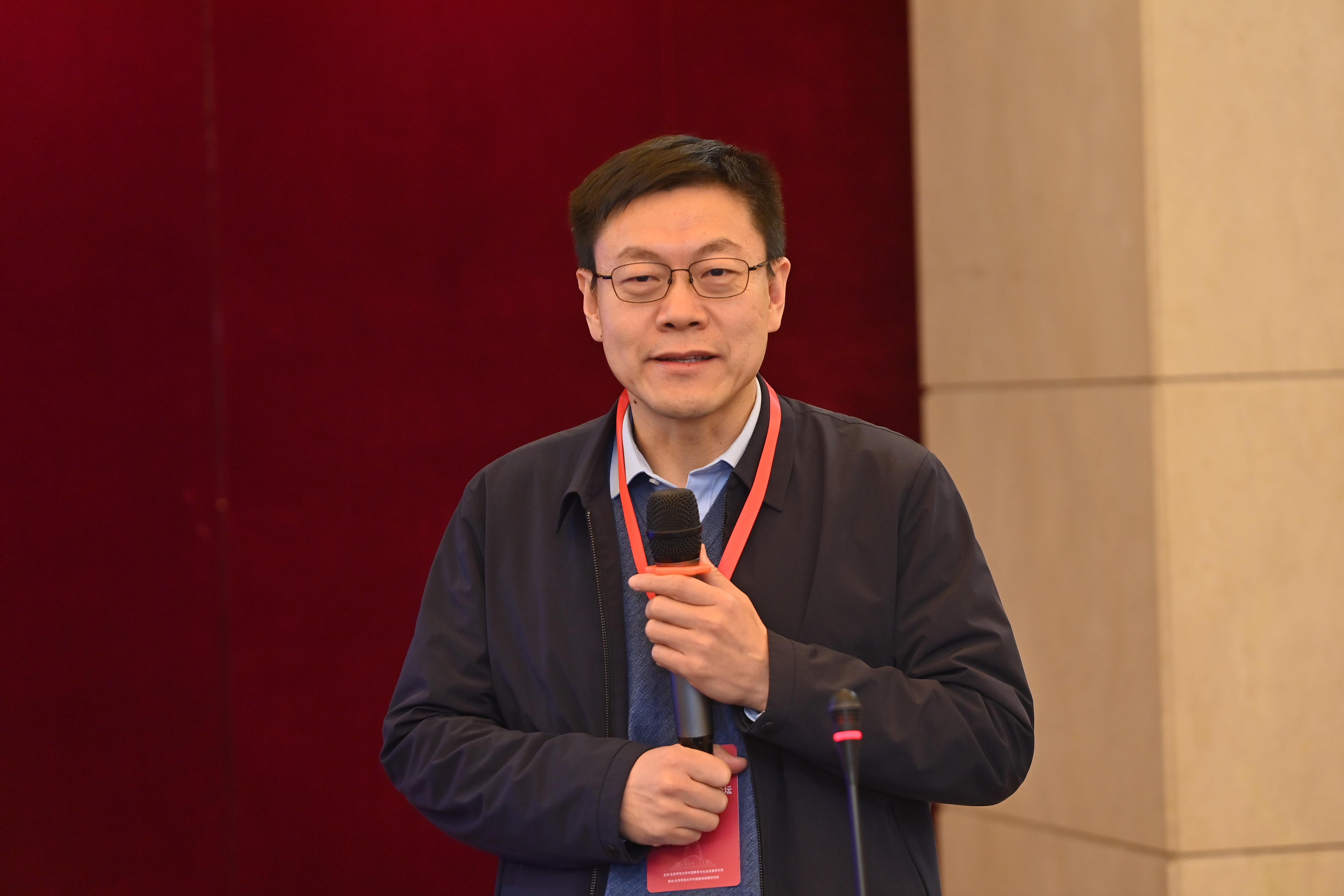 杜育红.jpg