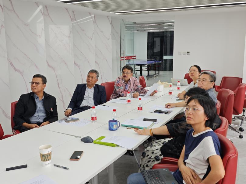 座谈会.png