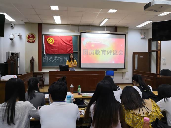 图片包含 人员, 天花板, 室内, 墙壁
已生成极高可信度的说明