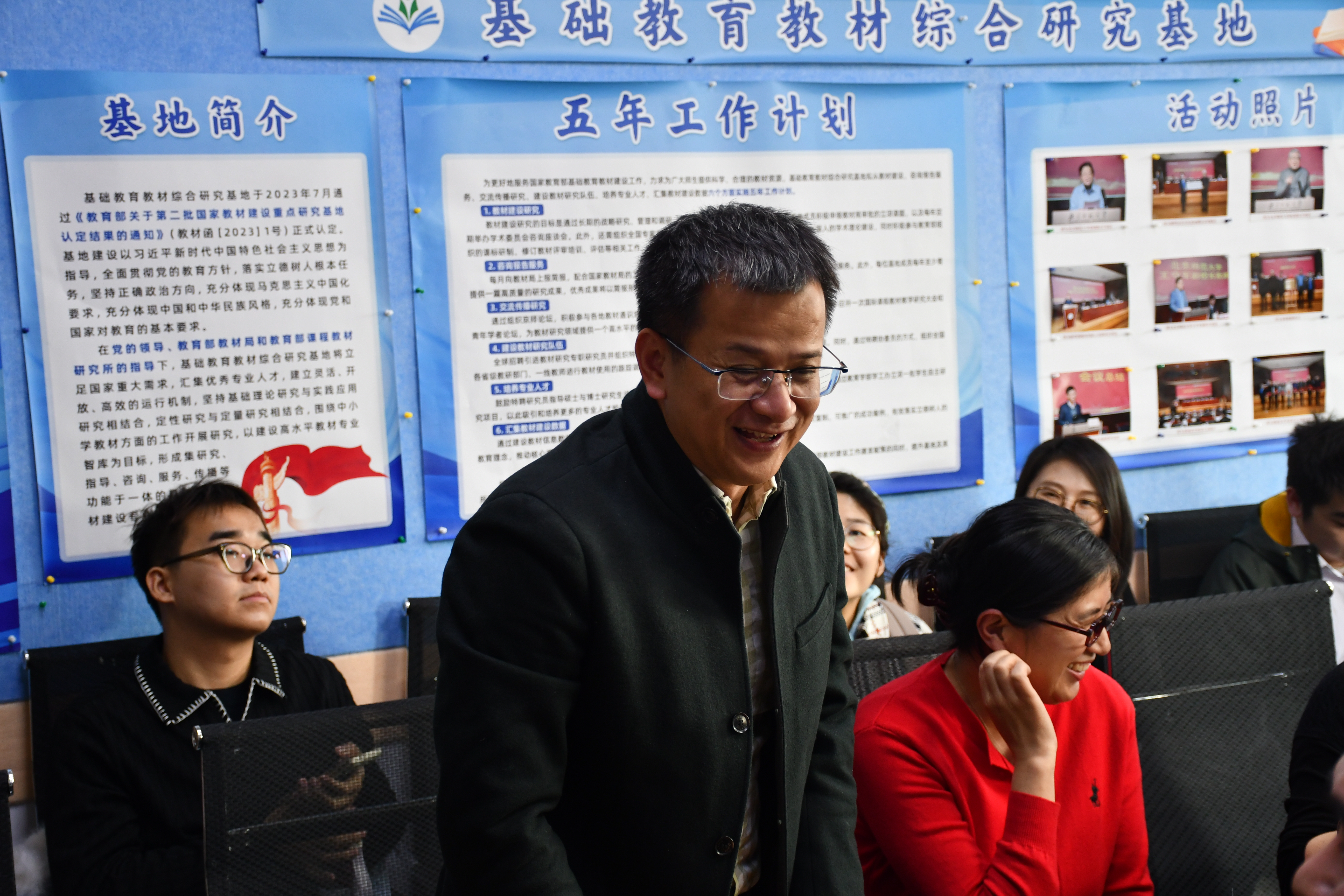 20251018举办学术研讨会-与谈人2.jpg