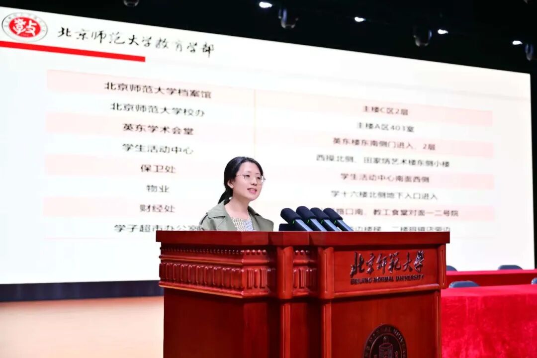 图10 张斐老师召开2025级新生年级大会暨安全教育大会.jpg
