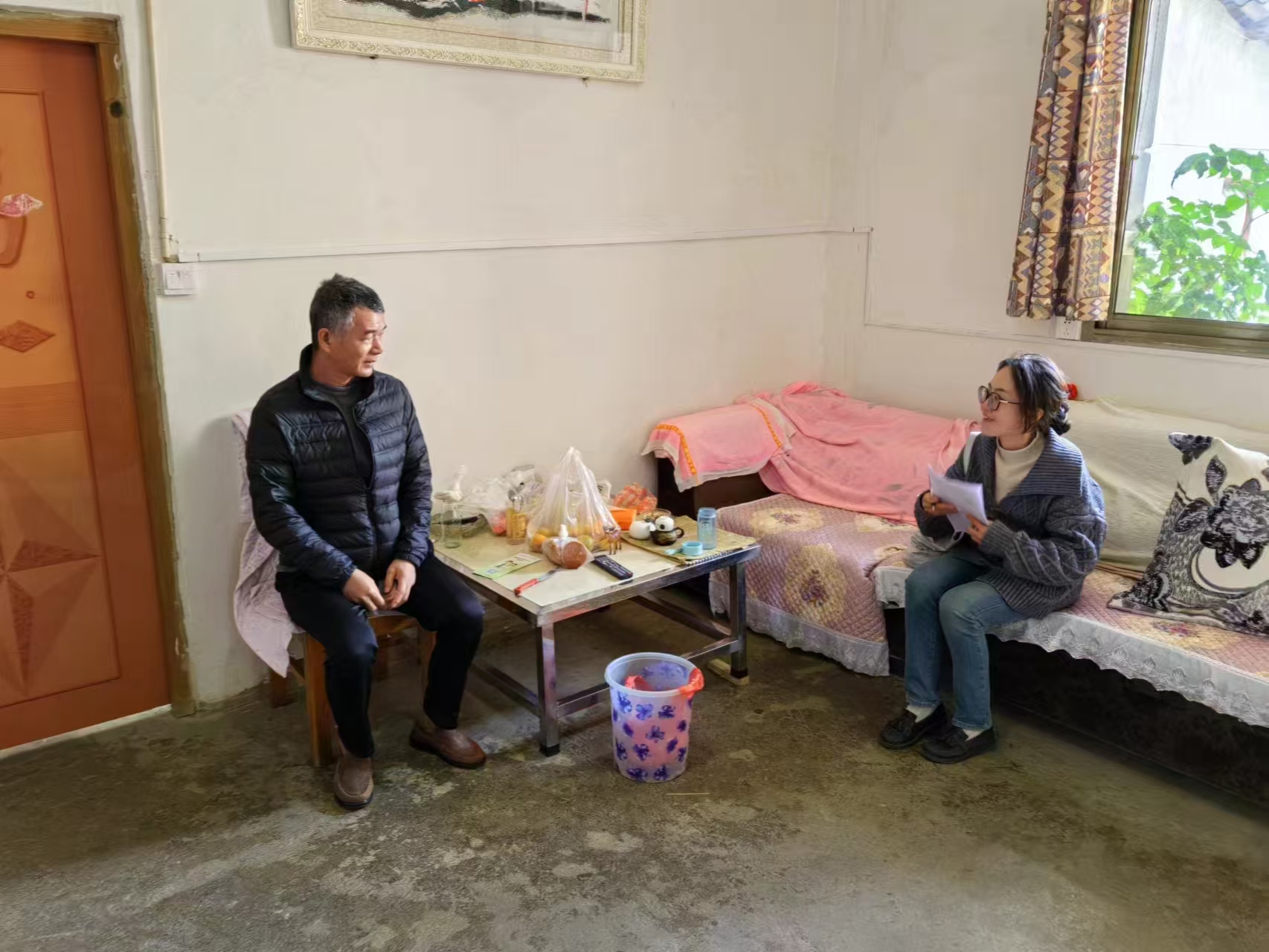 慰问旧城村困难党员.jpg