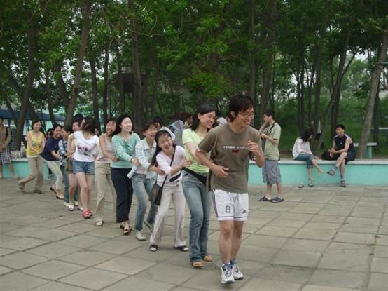 2001级教育技术毕业旅行-老鹰捉小鸡3